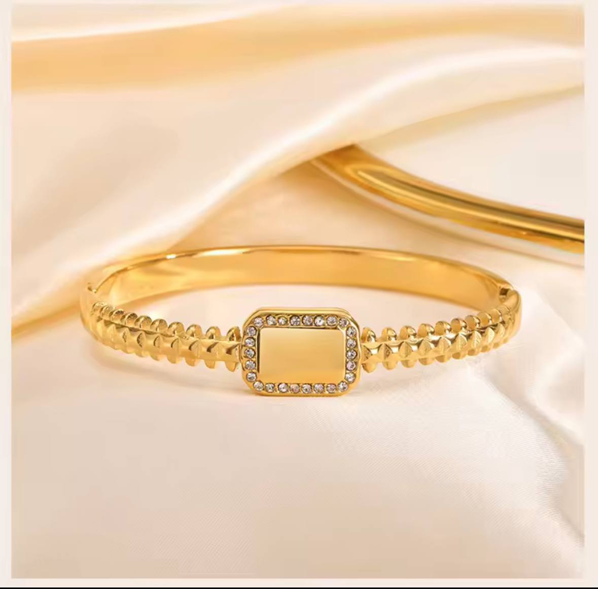 Glamon Signature Glow Bangle - High Quality Gold Coated Customized Name Engraving Bracelet Bangle Gift For Her