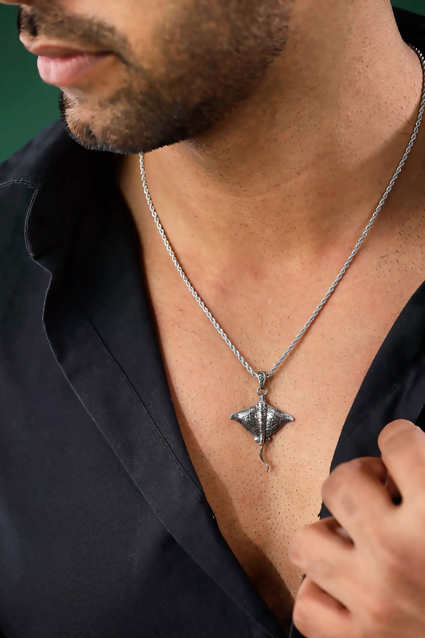 Glamon Phantom Ray Necklace for Men – Premium 316L Stainless Steel Stingray Pendant with 3mm Rope Chain Waterproof