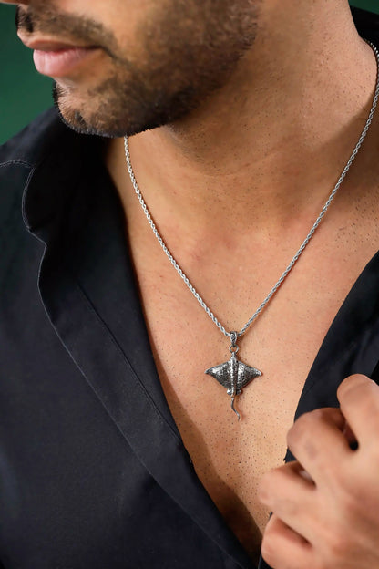 Glamon Phantom Ray Necklace for Men – Premium 316L Stainless Steel Stingray Pendant with 3mm Rope Chain Waterproof