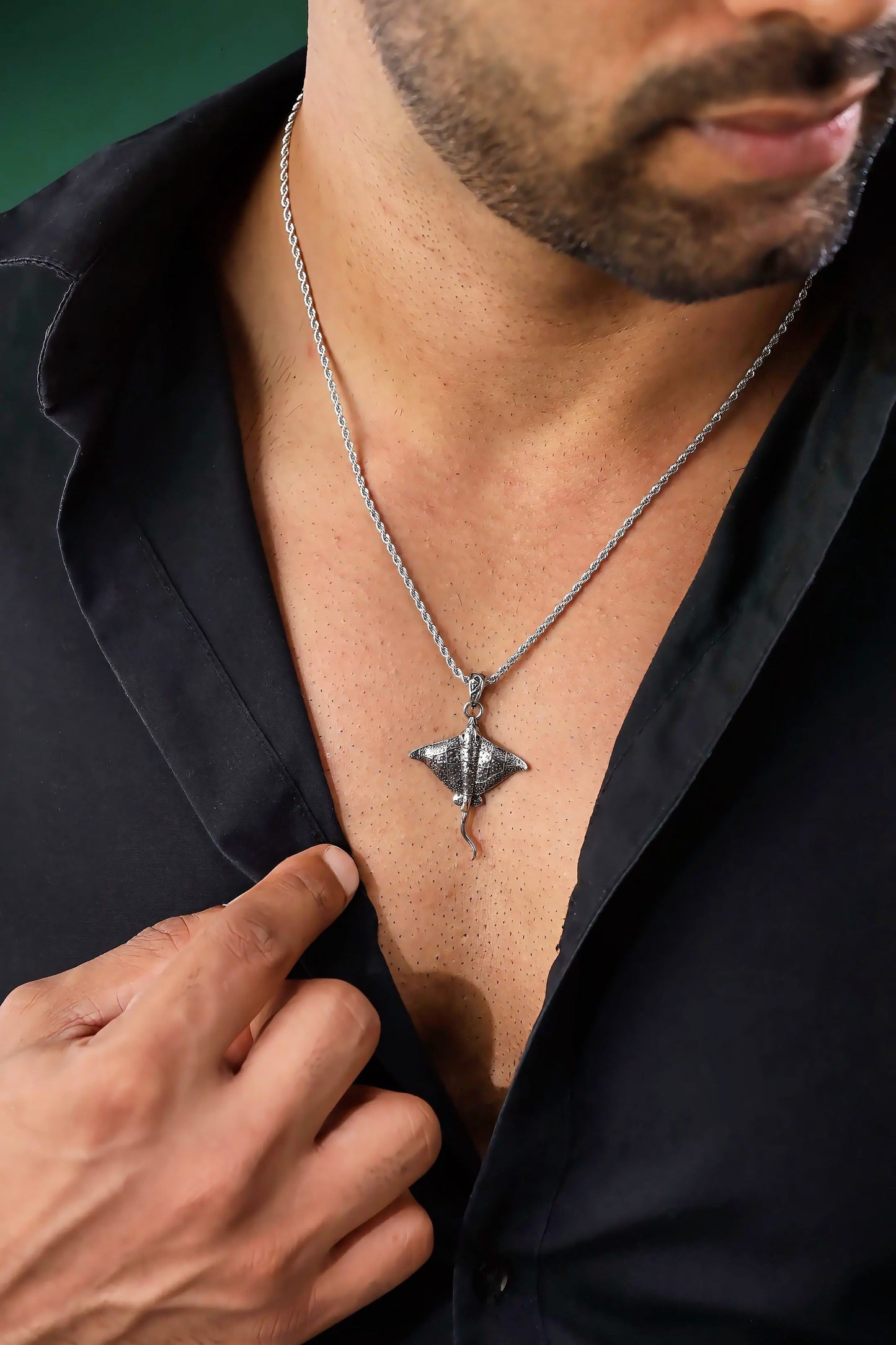 Glamon Phantom Ray Necklace for Men – Premium 316L Stainless Steel Stingray Pendant with 3mm Rope Chain Waterproof