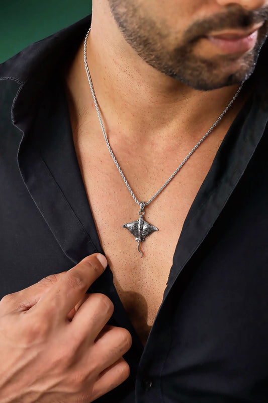 Glamon Phantom Ray Necklace for Men – Premium 316L Stainless Steel Stingray Pendant with 3mm Rope Chain Waterproof