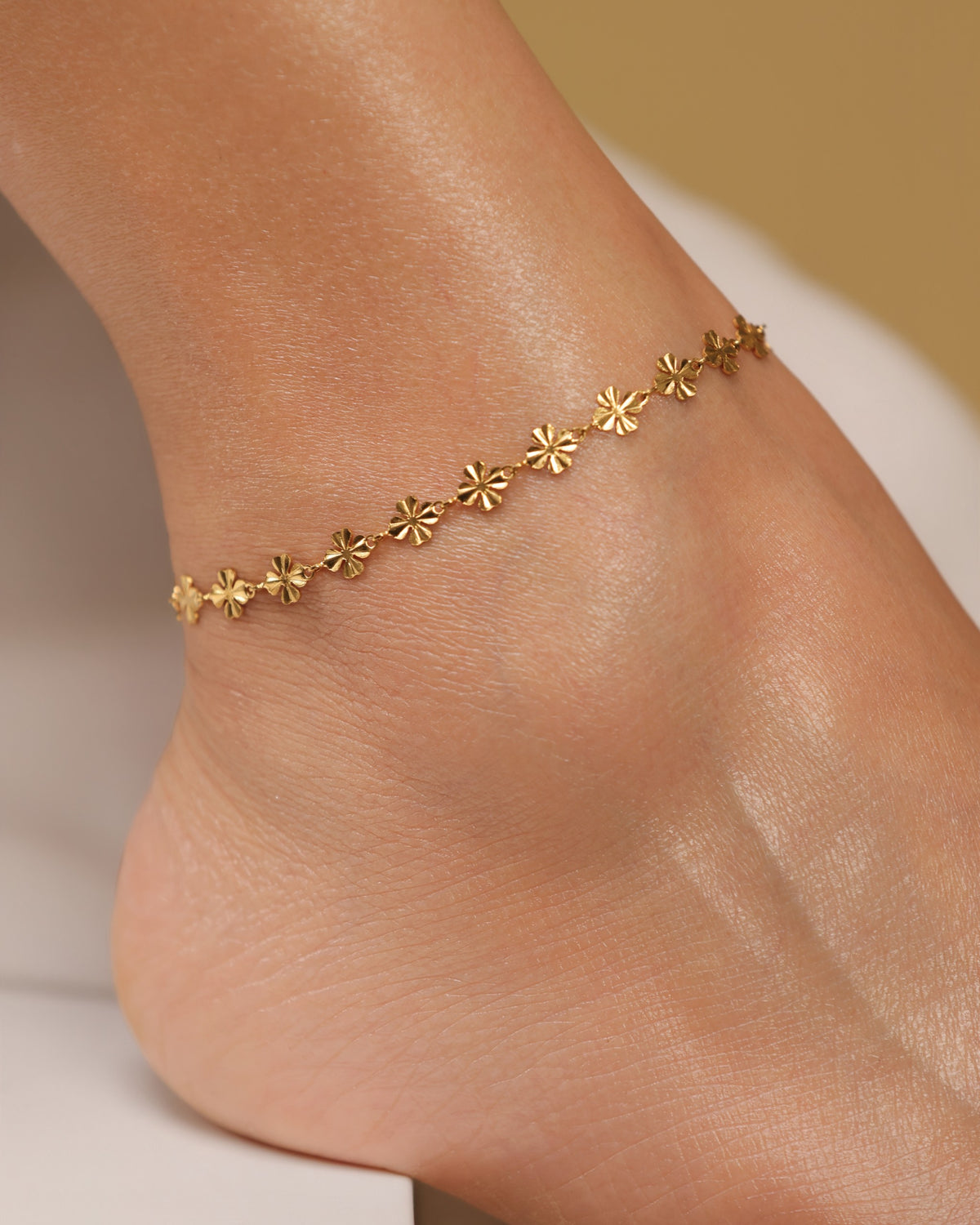 Glamon Fleur Gold Flower Anklet for Women – Adjustable Waterproof Gold-Coated Stainless Steel Ankle Bracelet, Luxury Jewellery Gift for Her in Sri Lanka