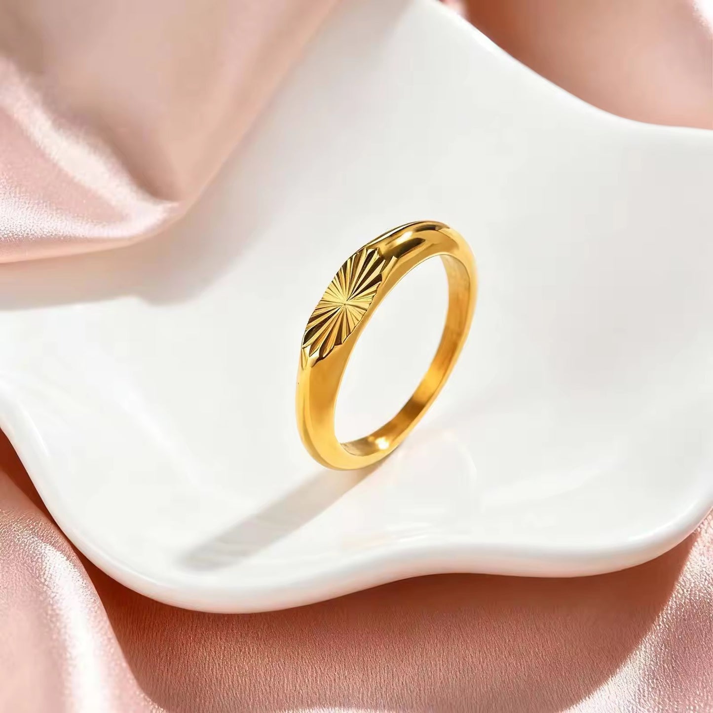 Glamon Solaris Gold Ring for Men – Luxury Gold Coated Ring | Premium 316L Stainless Steel Waterproof