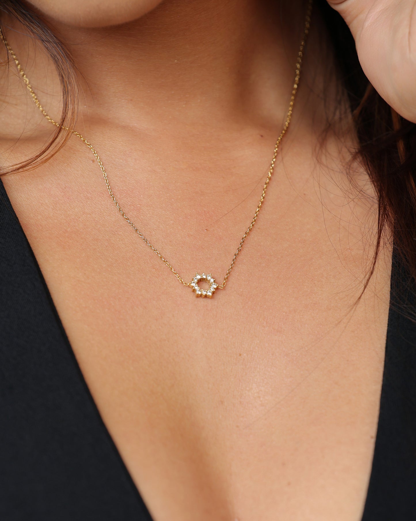 Glamon Dazzle Round Necklace – Gold Coated Zircon Necklace for Girls High Quality Waterproof Jewelry