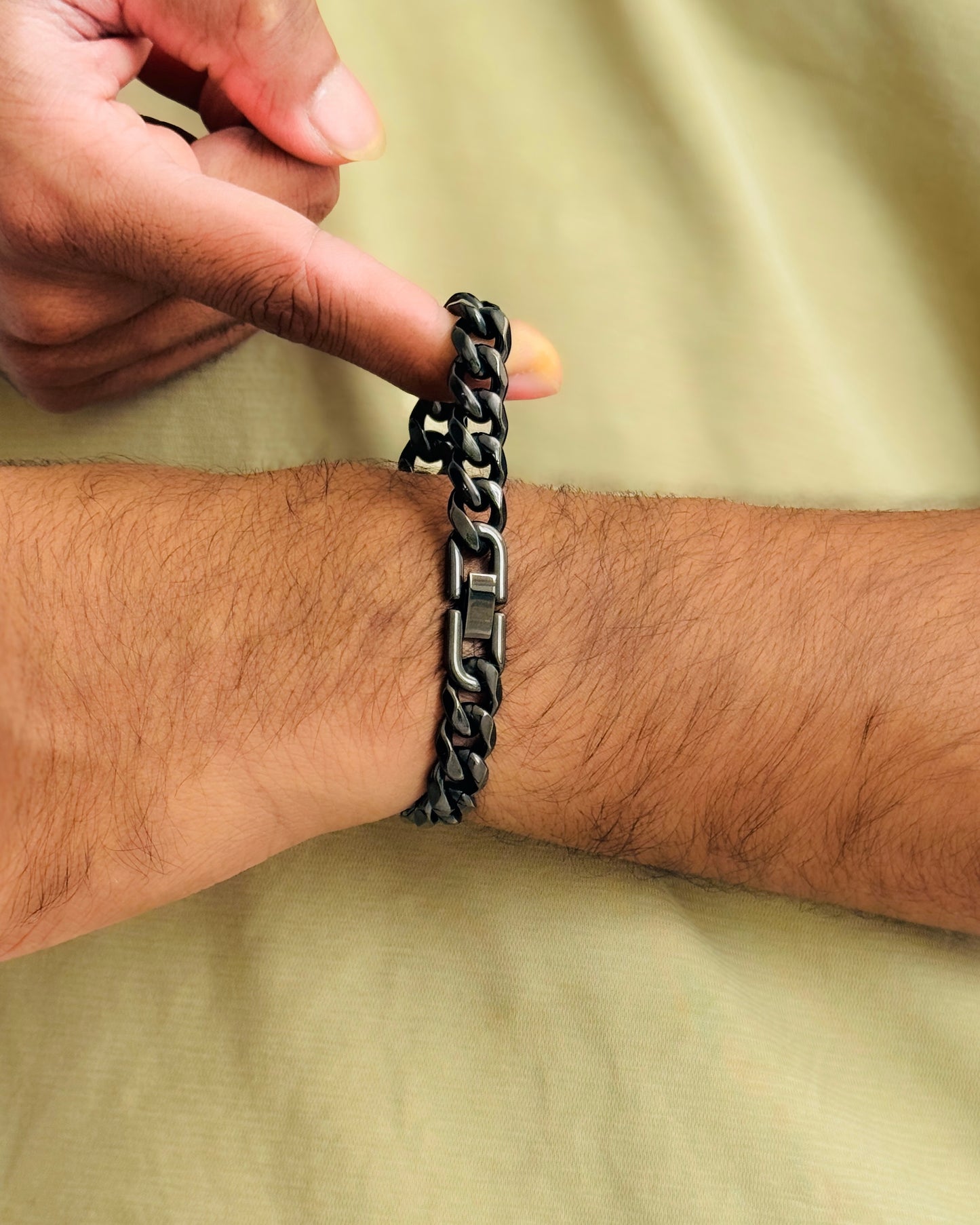 Glamon 8mm Black Cuban Link Bracelet for Men – Premium 316L Stainless Steel Waterproof Luxury Men’s Bracelet | Gift for Boyfriend