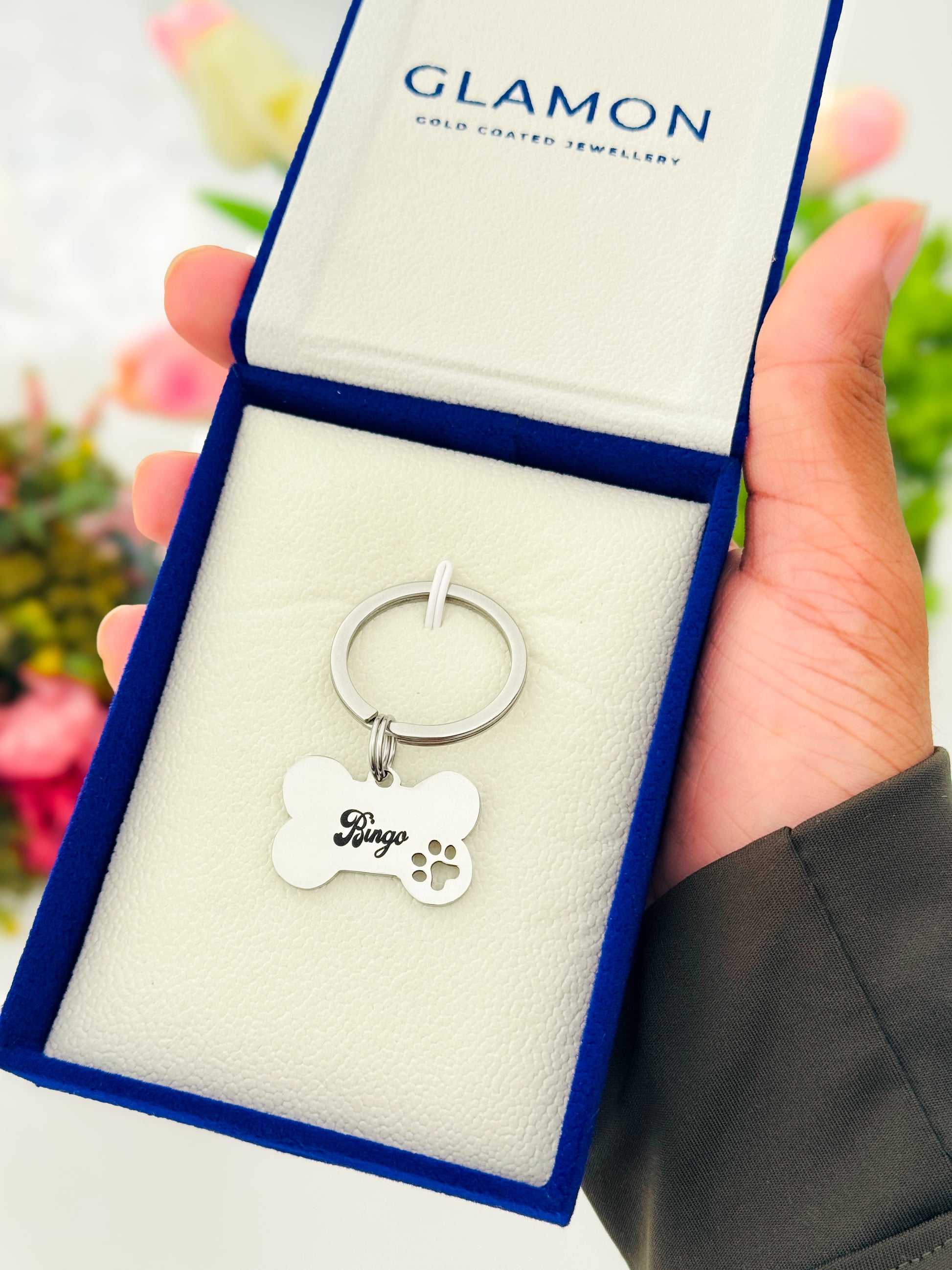 Keychain with bone and paw print design in a Glamon branded box